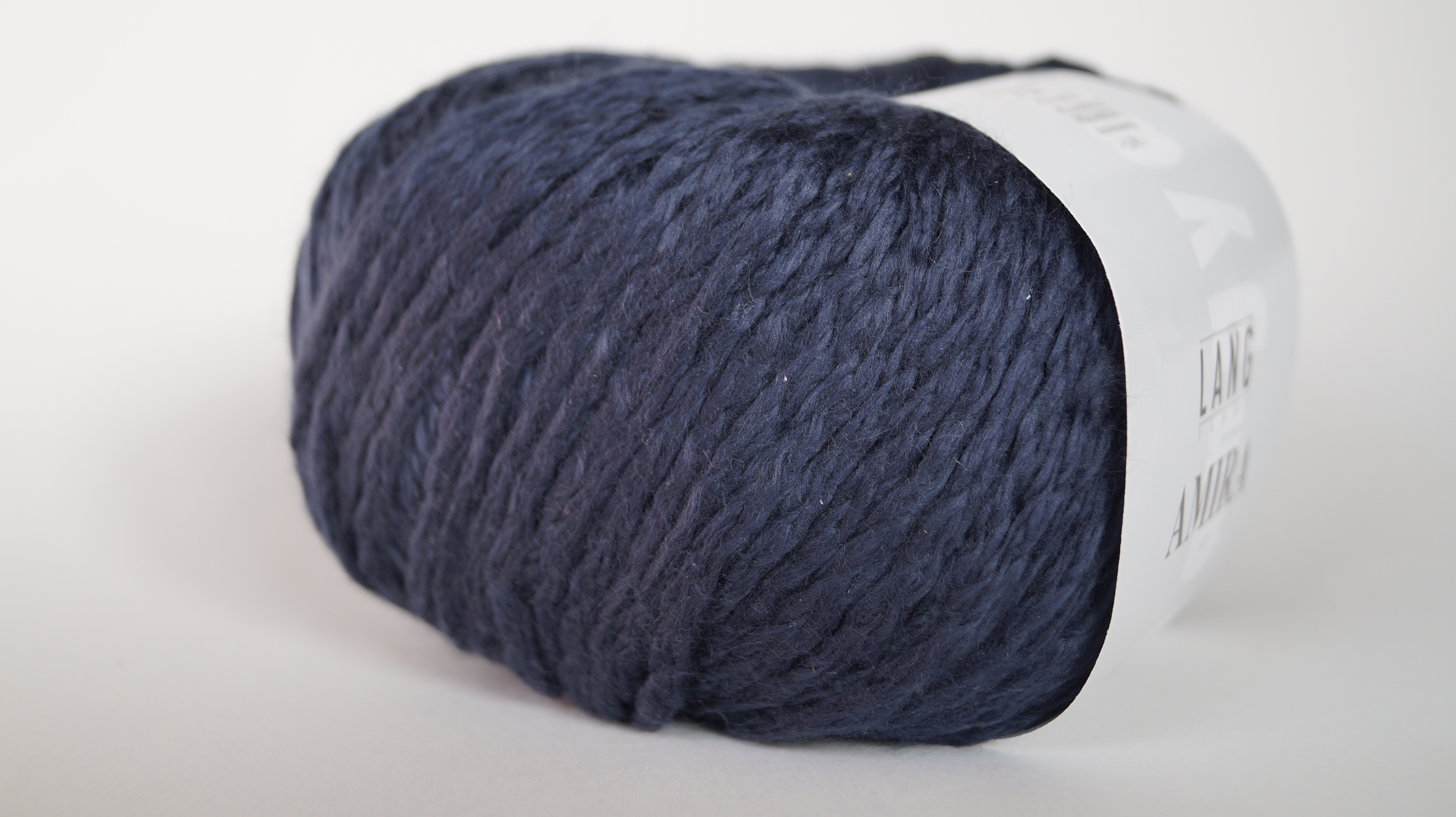 Amira:Farbe 35 dunkelblau - 50g