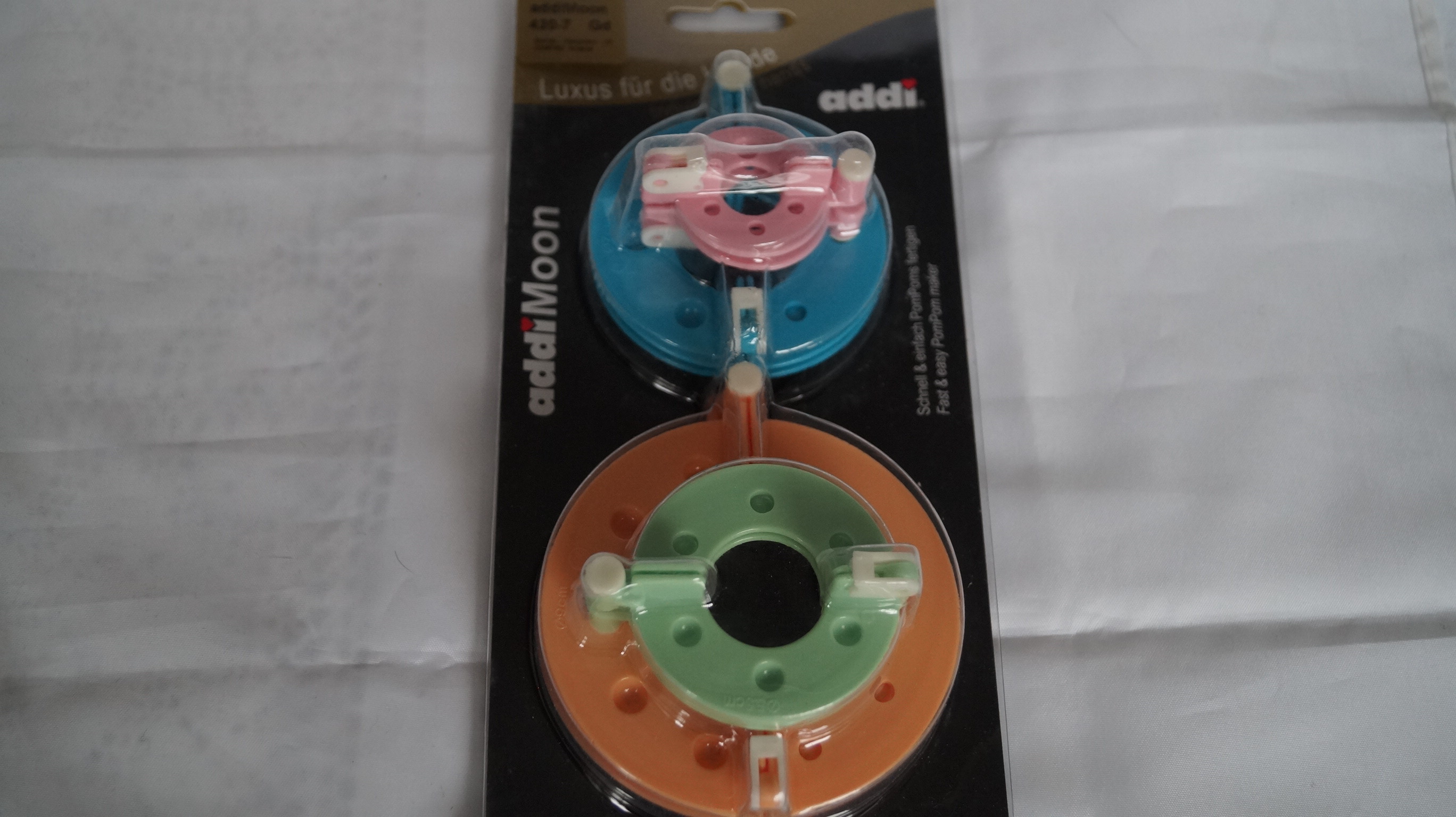 addiMoon ein Pompom-Maker für ungestörten PomPom-Spaß. 
